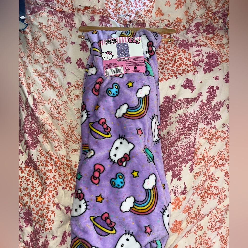 Hello Kitty Purple Rainbow Patterned Fleece Cloud Throw Blanket NEW NWT